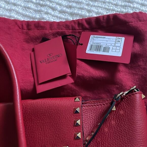 Valentino Garavani Medium Grainy Rockstud Bag - Picture 3 of 11